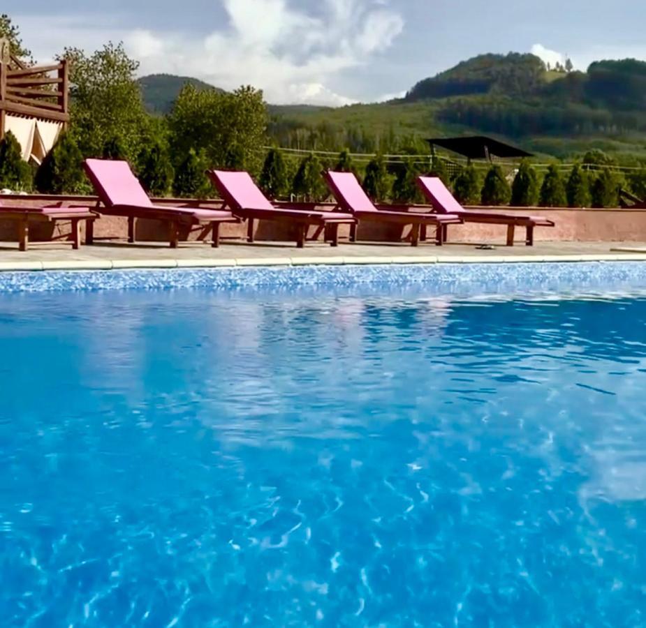 Four Seasons In Carpathians Hotell Migovo Exteriör bild